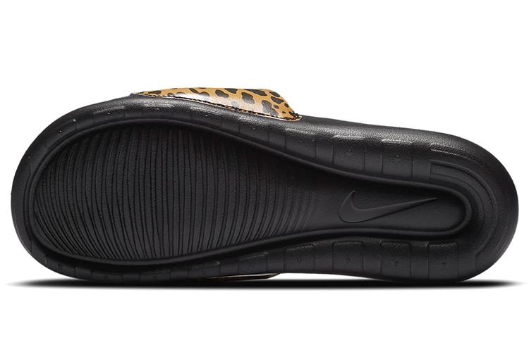 Шлепанцы женские Nike Victori One леопардовые, 38 EU