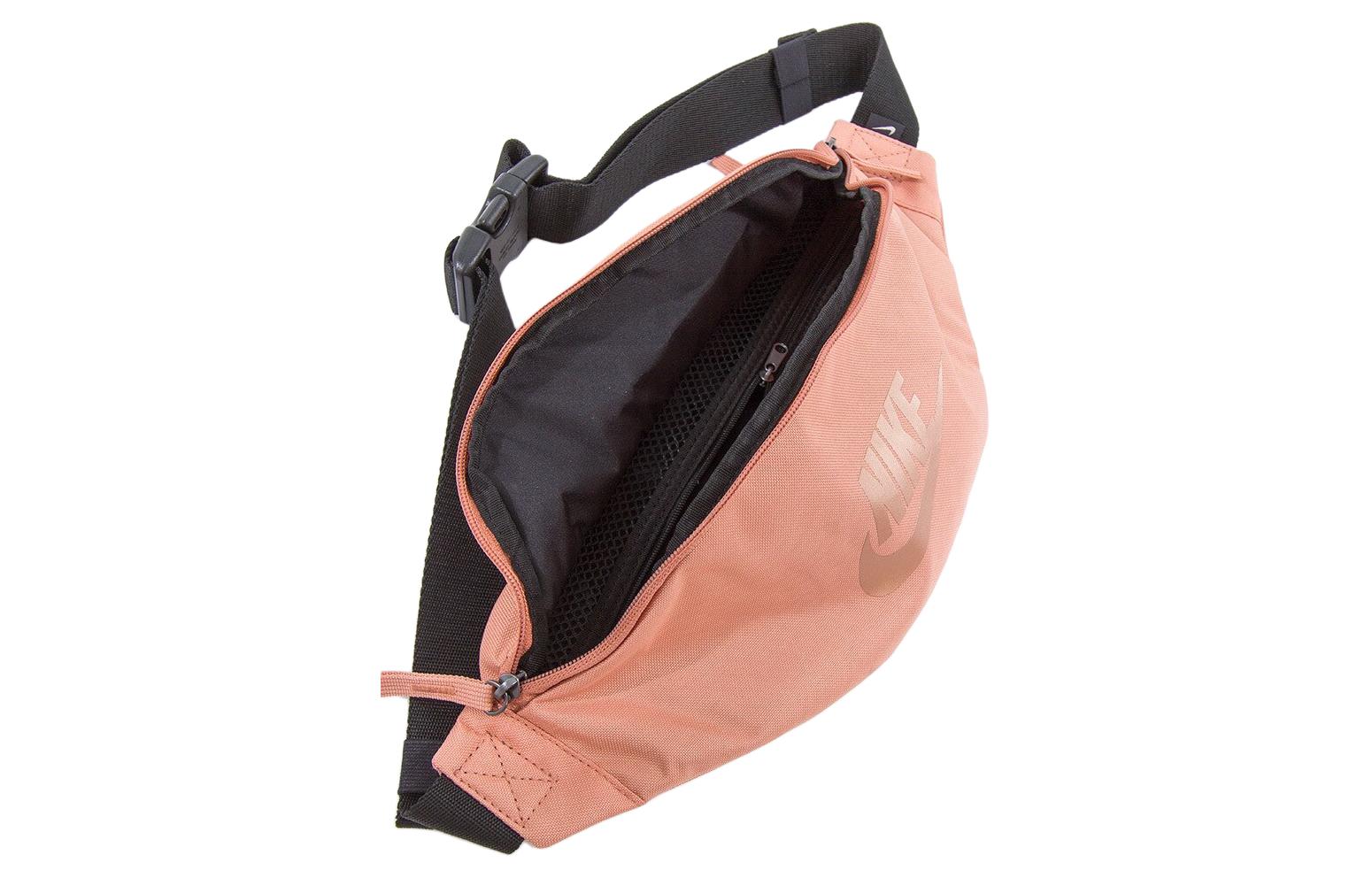 Сумка унисекс Nike CK0981-605 нюдово-розовая