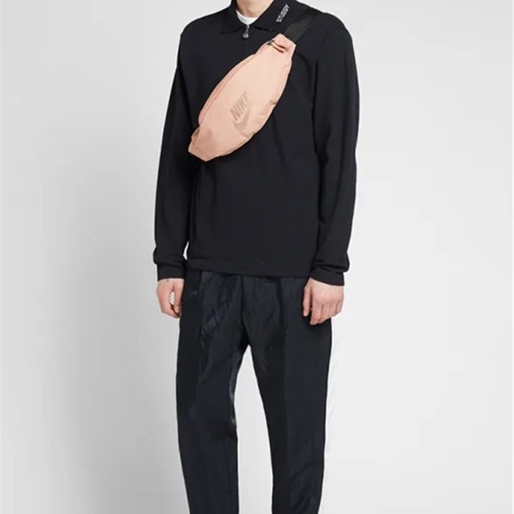 Сумка унисекс Nike CK0981-605 нюдово-розовая