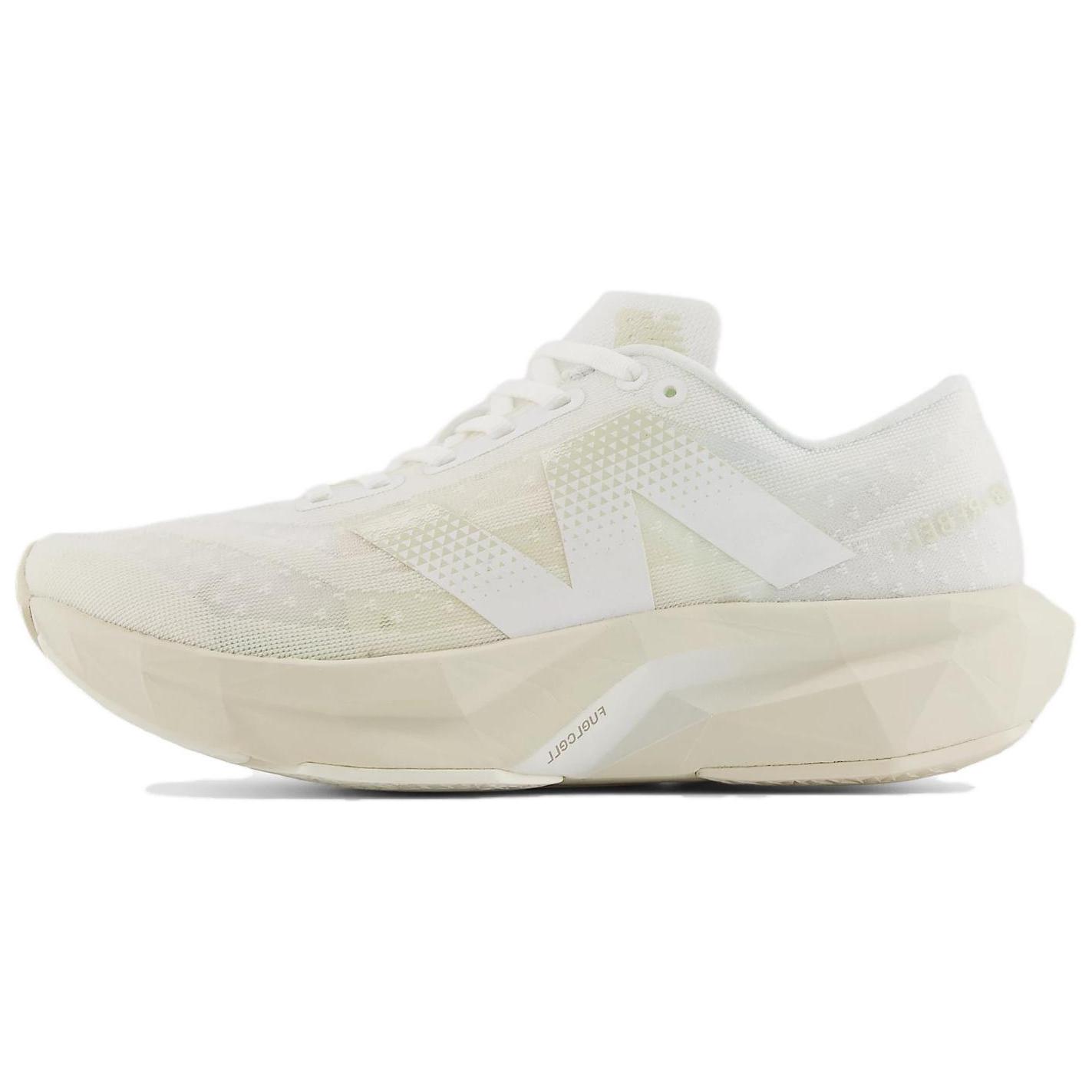 Беговые кроссовки женские New Balance FuelCell Rebel V4 белые