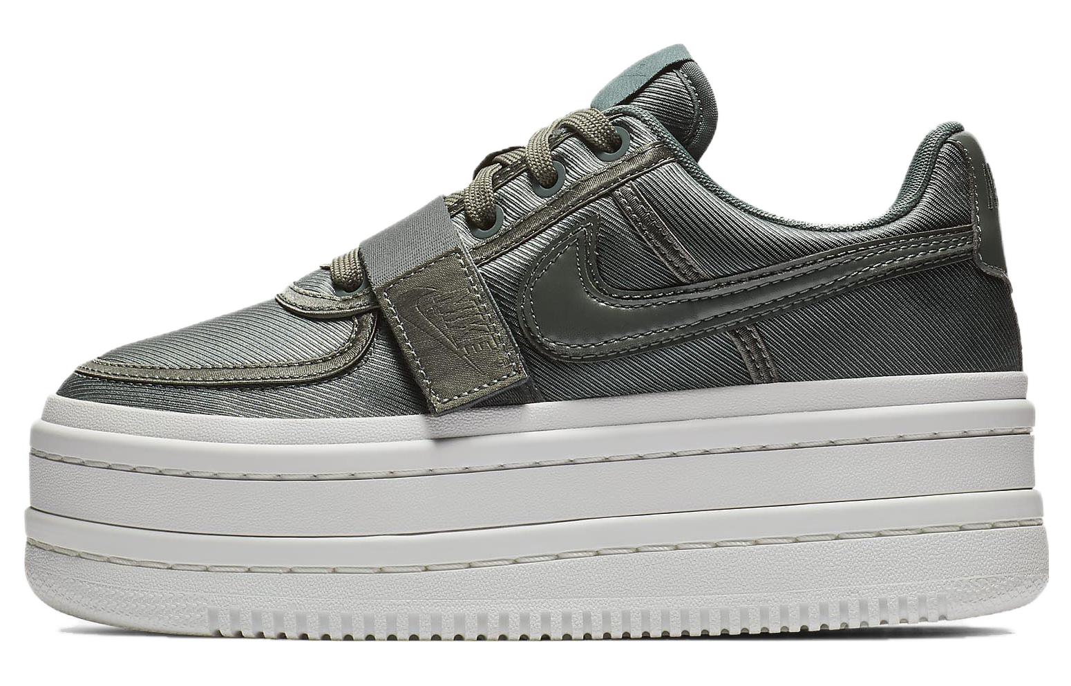 Кеды женские Nike Vandal 2K серебристо-зелёные, 39 EU