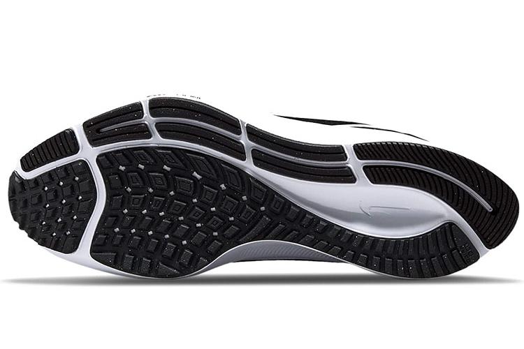 Кроссовки женские Nike Air Zoom Pegasus 38 черно-белые, 42 EU