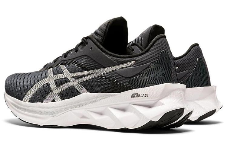 Кроссовки женские ASICS Novablast Platinum серые, 39.5 EU