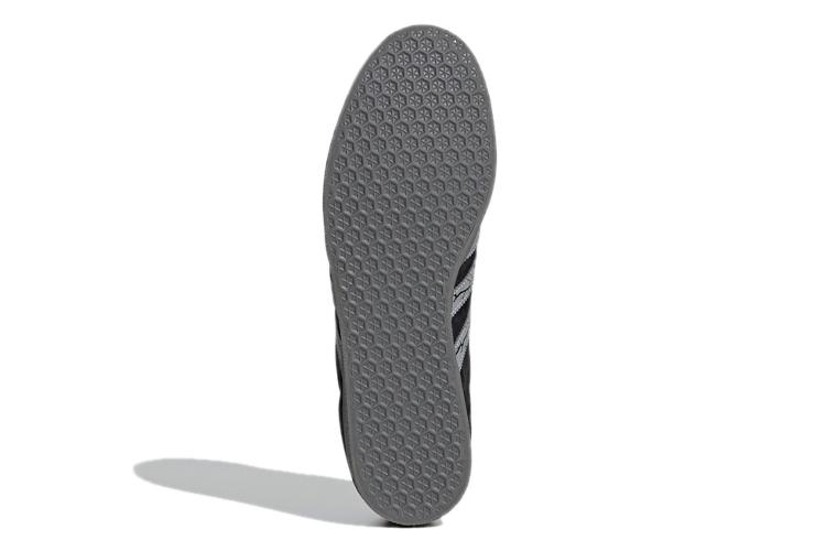 Кеды унисекс Adidas Gazelle Star Wars The Mandalorian Darksaber черные-серые, 42 2/3 EU