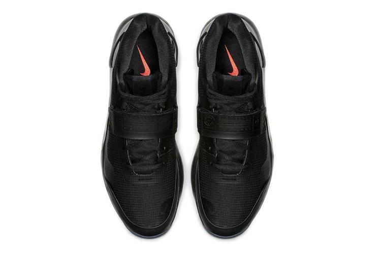 Кроссовки мужские Nike Air Force Max черные, 41 EU