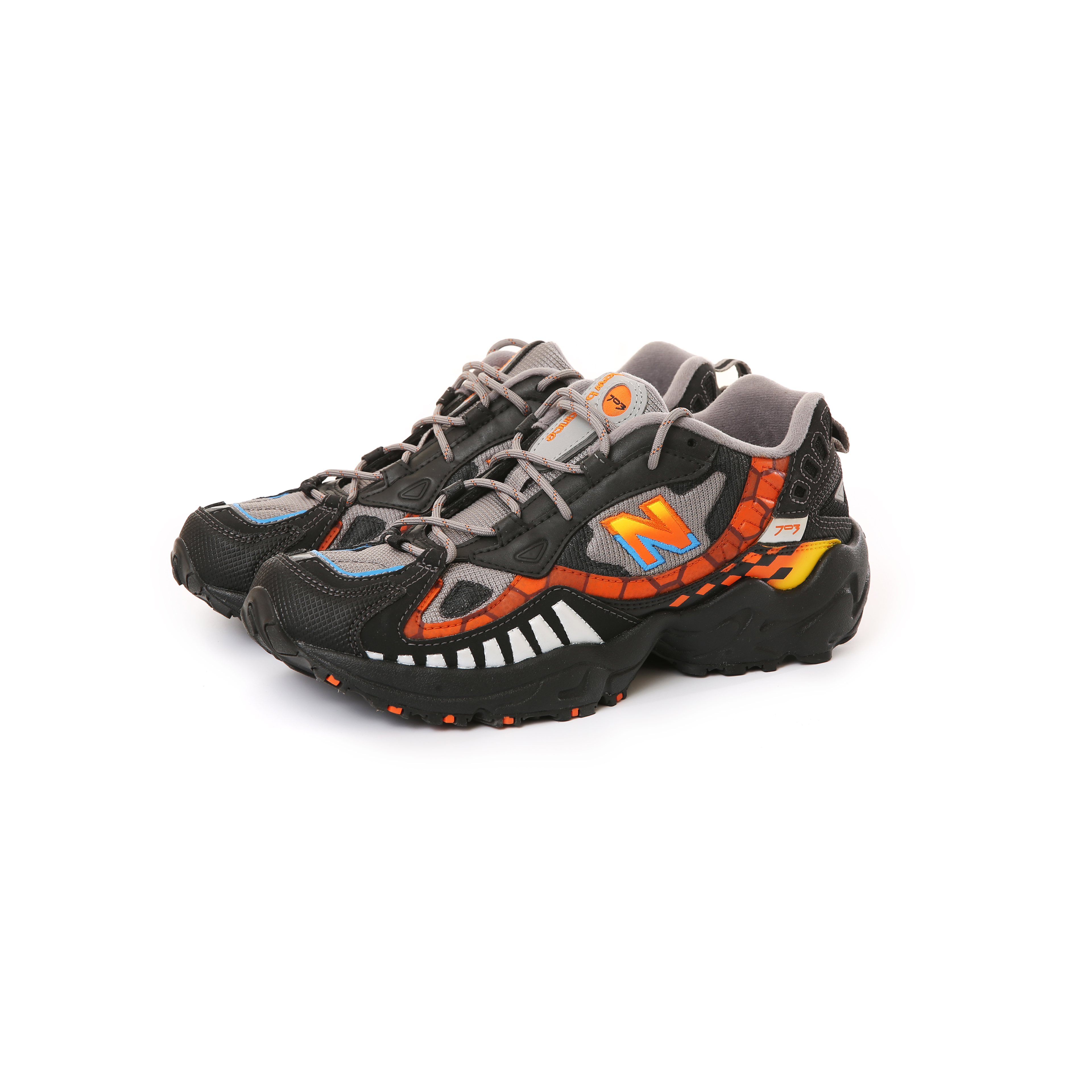 Кроссовки унисекс New Balance NB 703 черно-оранжево-синие, 41.5 EU