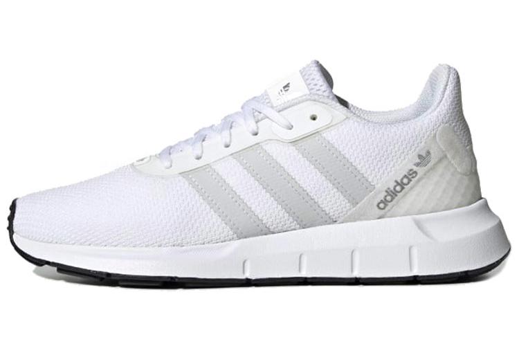 Кроссовки женские Adidas Swift Run RF белые, 36 EU