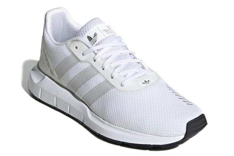 Кроссовки женские Adidas Swift Run RF белые, 36 EU