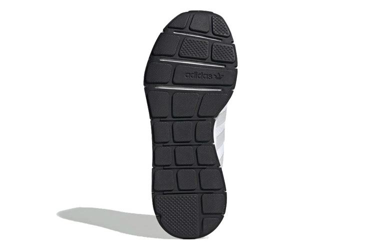 Кроссовки женские Adidas Swift Run RF белые, 36 EU