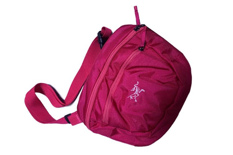 Сумка унисекс Arcteryx Fanny Pack красная