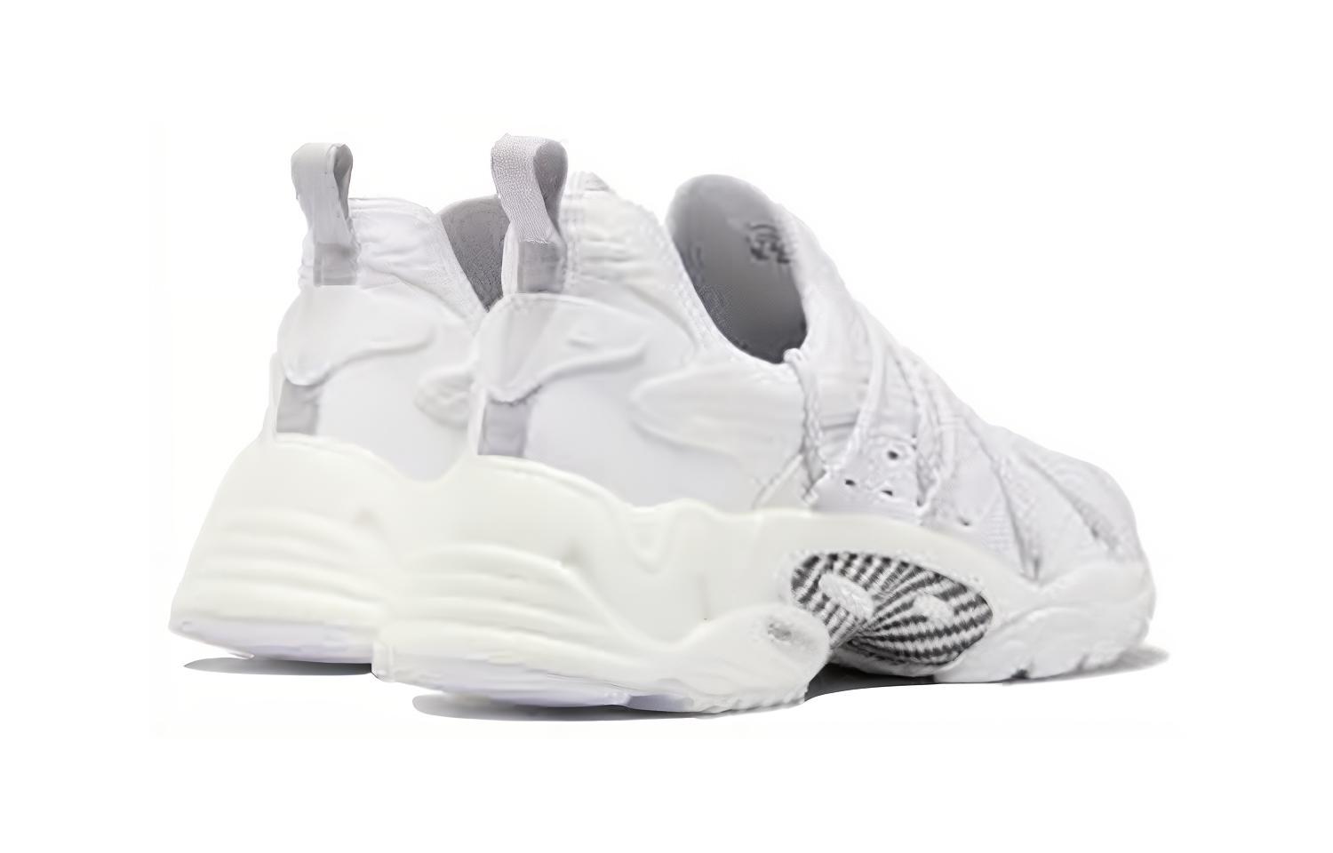 Кроссовки унисекс Reebok Trideca 200 белые, черные, серые, 40.5 EU