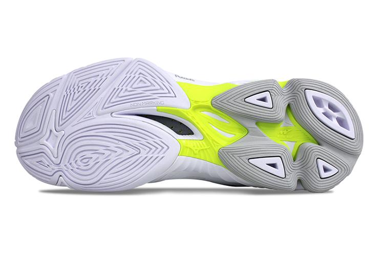 Кроссовки унисекс Mizuno Wave Lightning Z6 белые, 40.5 EU
