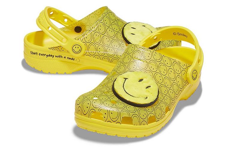 Шлепанцы унисекс Crocs Classic Clog Smiley translucent, 38-39 EU