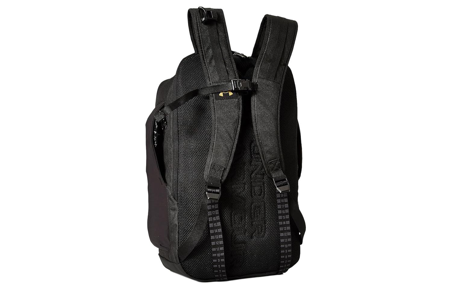 Рюкзак унисекс Under Armour 1378413-001 черный