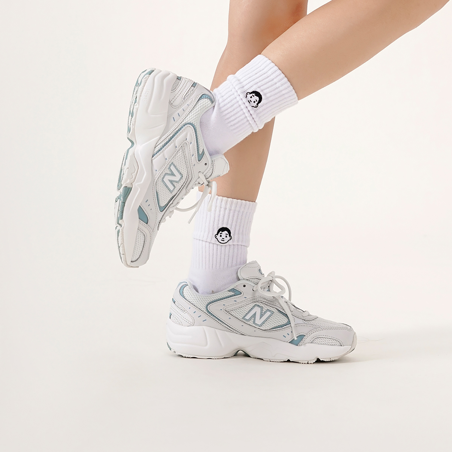 Кроссовки женские New Balance 452 белые