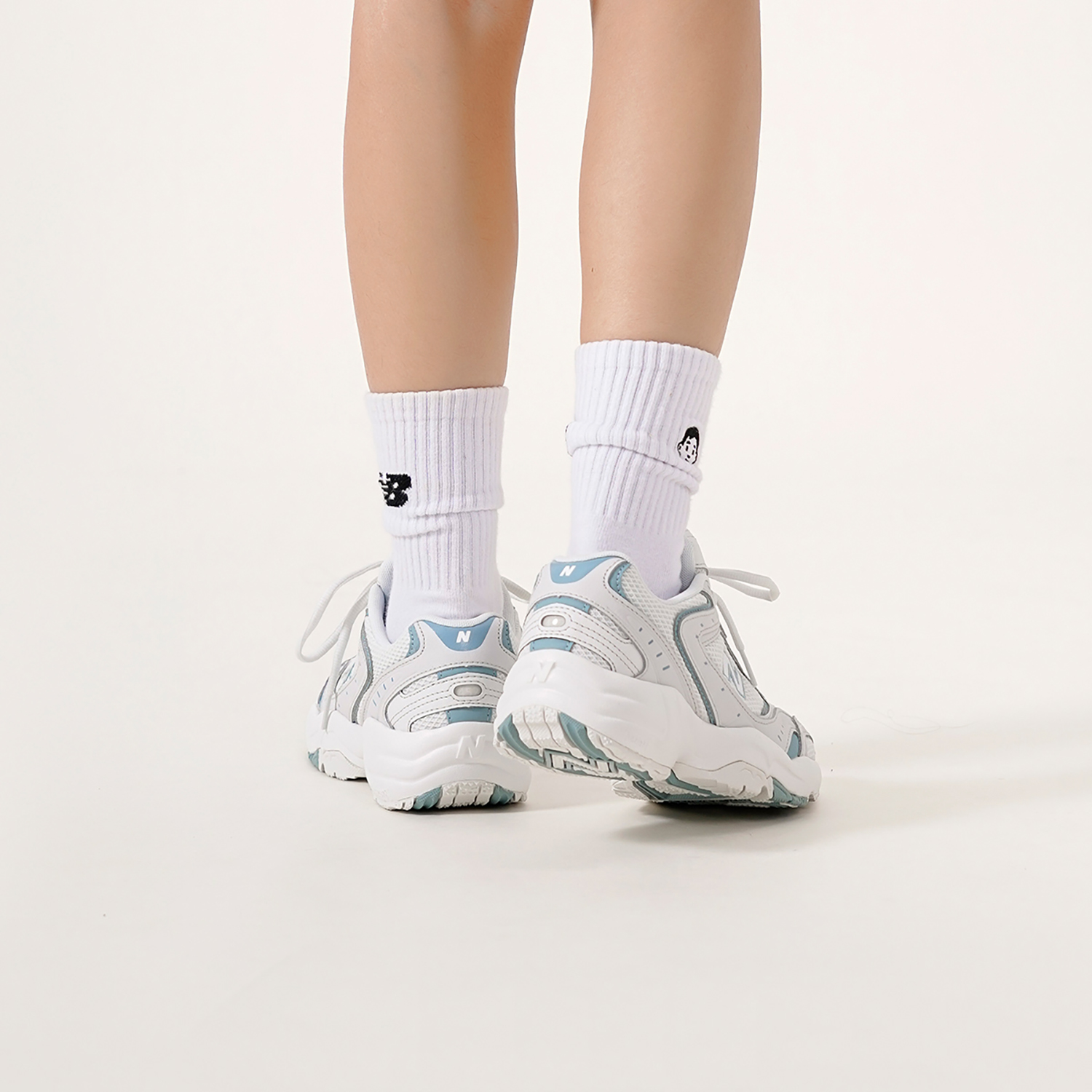 Кроссовки женские New Balance 452 белые