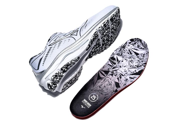 Кроссовки унисекс Mizuno Wave Rider 25 Sp белые, серые, 38.5 EU