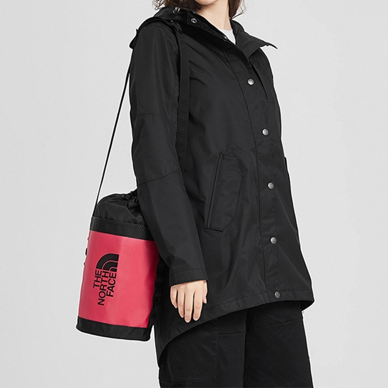 Сумка-слинг женская THE NORTH FACE 8L малиново-красная