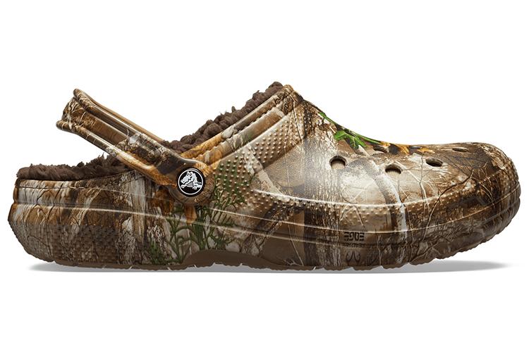 Шлепанцы унисекс Crocs Classic Lined Realtree Edge Clog коричневые, 39-40 EU