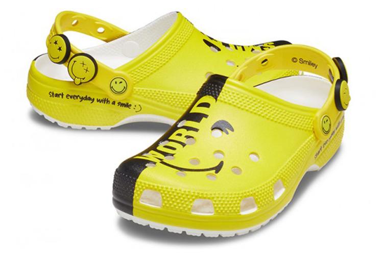 Шлепанцы унисекс Crocs X Classic 2 желтые черные белые, 41-42 EU