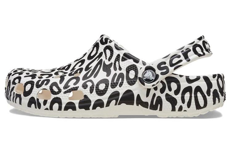 Шлепанцы унисекс Crocs Classic Warped Logo Clogs белые, черные, 43-44 EU