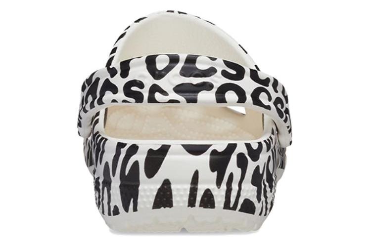 Шлепанцы унисекс Crocs Classic Warped Logo Clogs белые, черные, 43-44 EU