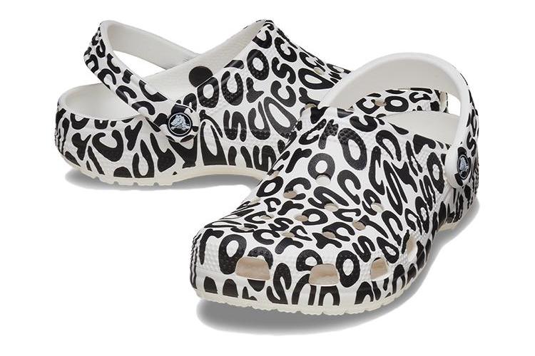 Шлепанцы унисекс Crocs Classic Warped Logo Clogs белые, черные, 43-44 EU