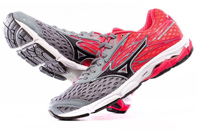 Кроссовки женские Mizuno Catalyst 2 серые/красные, 36.5 EU