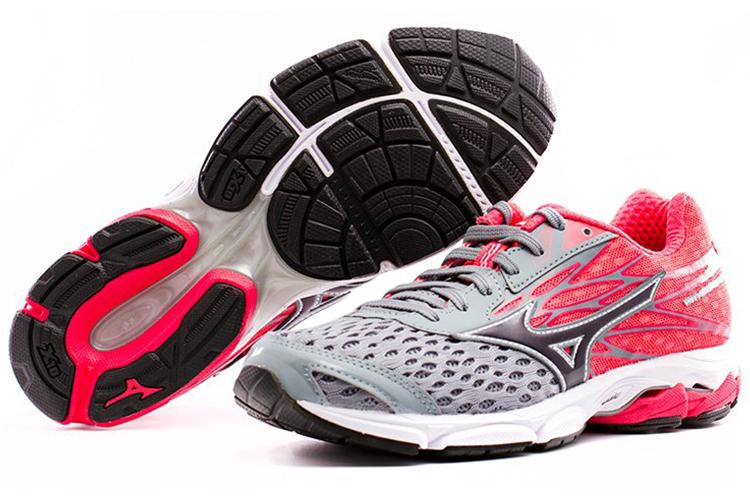 Кроссовки женские Mizuno Catalyst 2 серые/красные, 36.5 EU