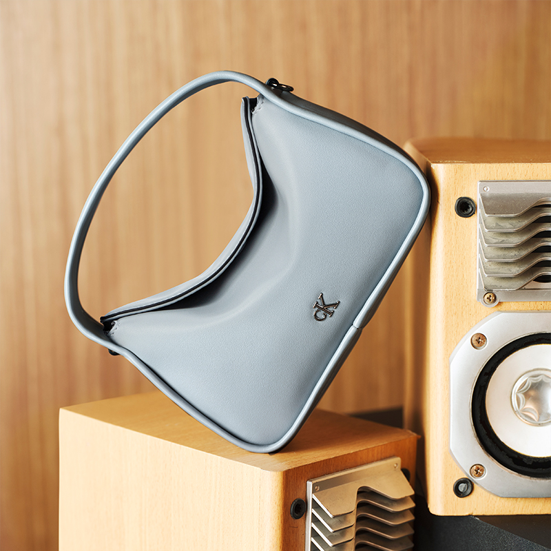 Сумка женская CALVIN KLEIN DH3714-CI1 серого цвета