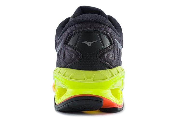 Кроссовки унисекс Mizuno Creation 21 черно-оранжевые, 44 EU