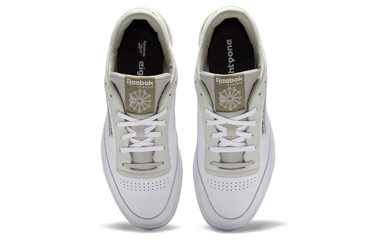 Кроссовки унисекс Reebok Club C 85 EightyOne белые песочные, 35 EU