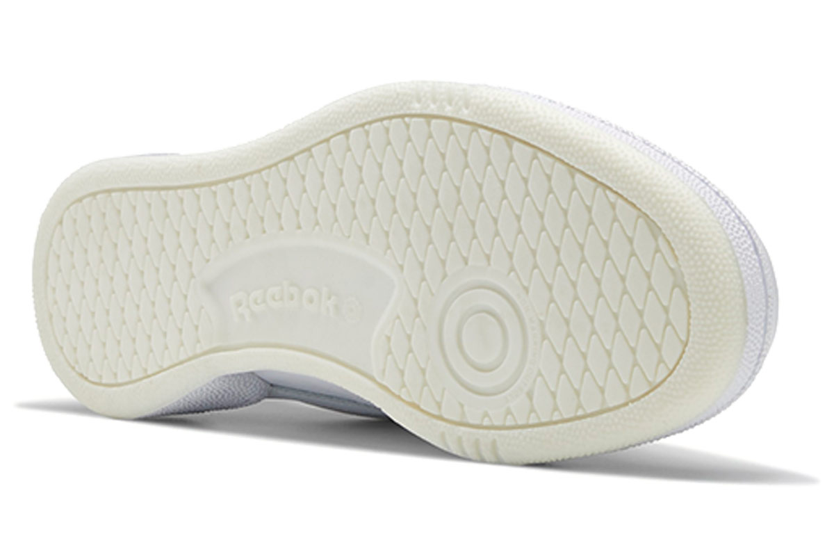 Кроссовки унисекс Reebok Club C 85 EightyOne белые песочные, 35 EU