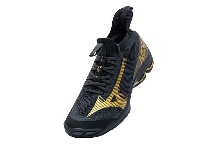 Кроссовки мужские Mizuno Wave Lightning Neo 2 золотые, 46.5 EU