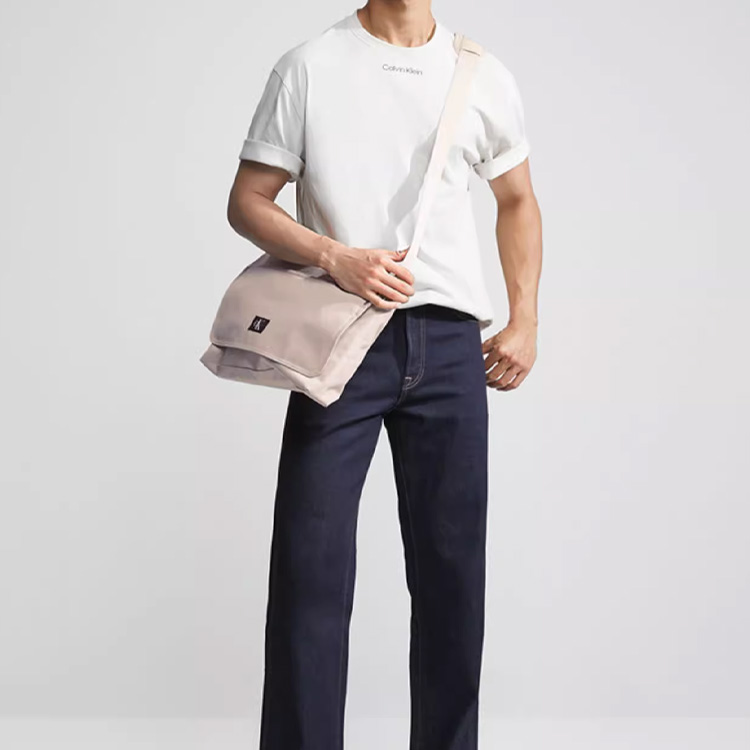 Сумка мужская CALVIN KLEIN HH3758-265 молочного цвета среднего размера