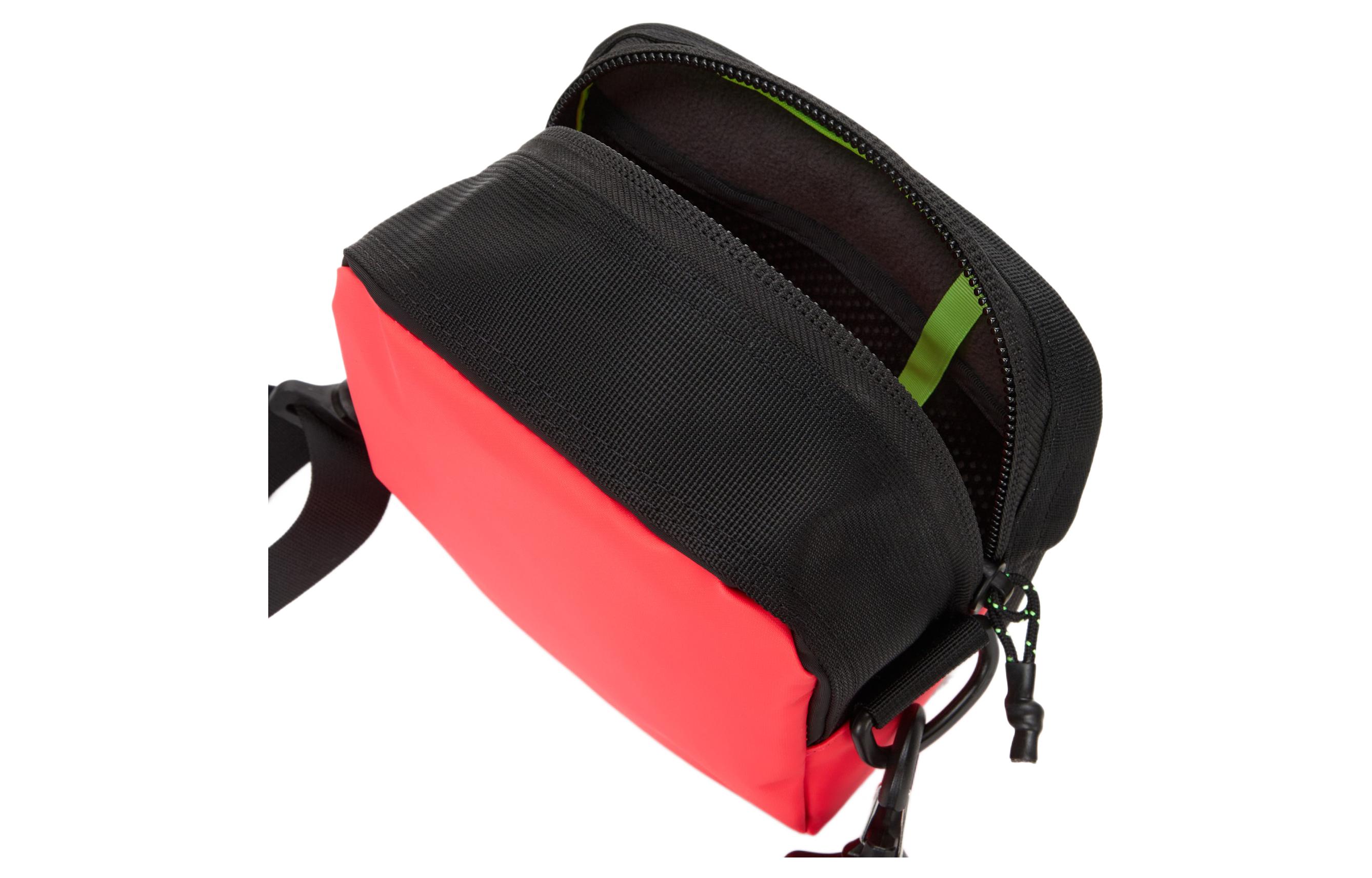 Сумка унисекс THE NORTH FACE 2.5L Small Square Bag кожаная ярко-зелёная