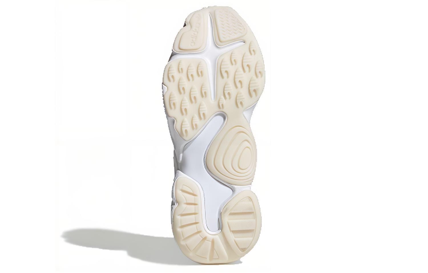 Кроссовки женские Adidas Magmur белые и черные, 38 2/3 EU