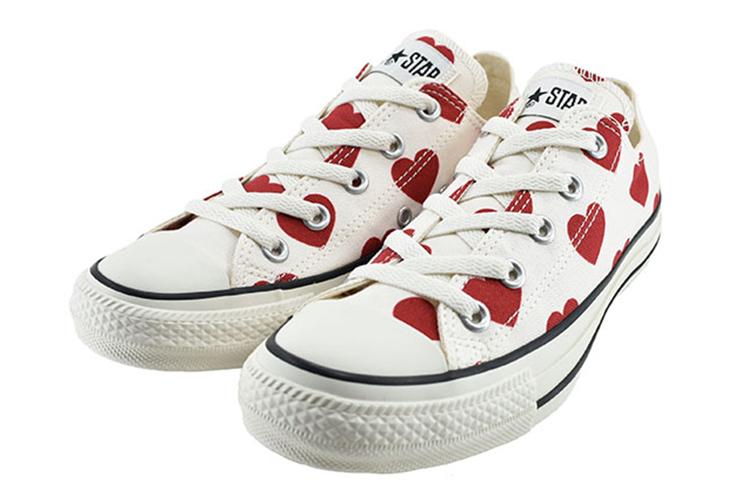 Кеды женские Converse Chuck All Star Fullhearts Ox белые, красные, 36 EU