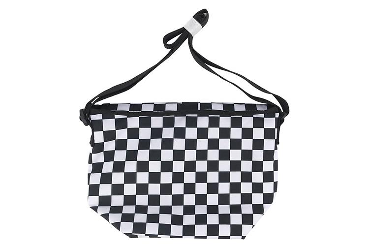 Сумка унисекс Vans VN0A54LY705 черно-белая