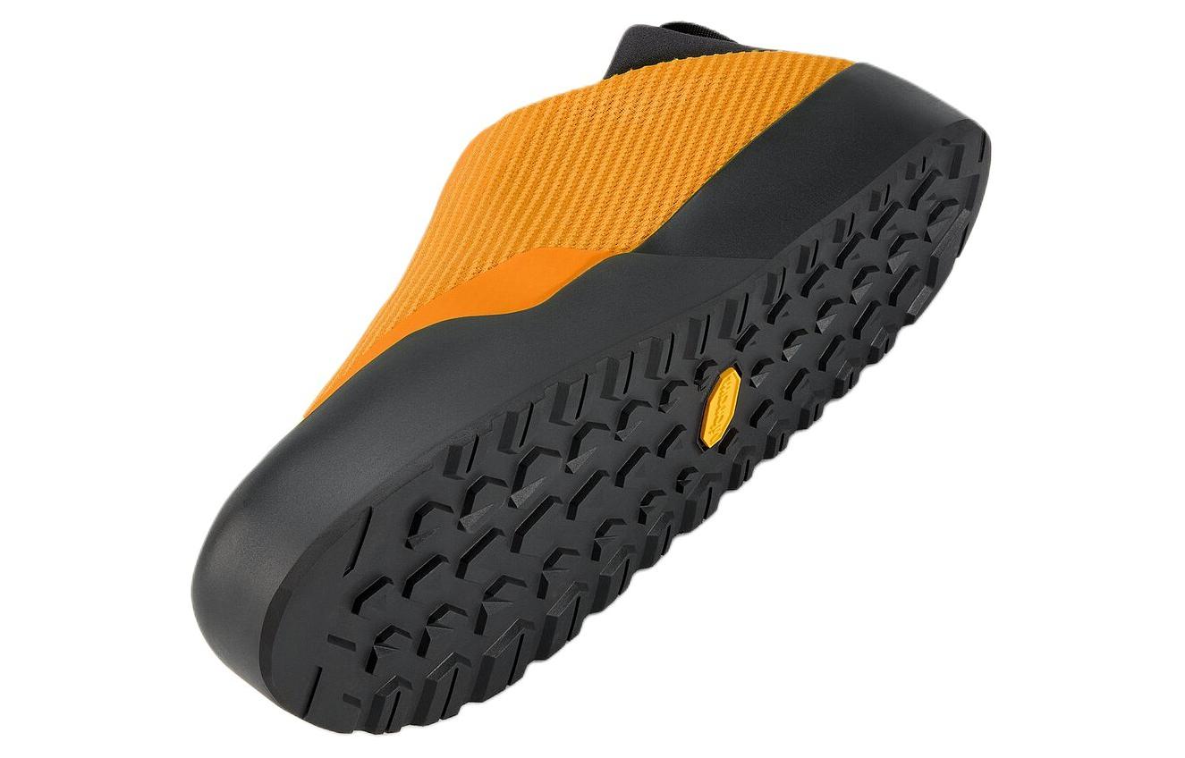 Кроссовки мужские Beams x Arcteryx KRAGG оранжево-черные, 44 2/3 EU