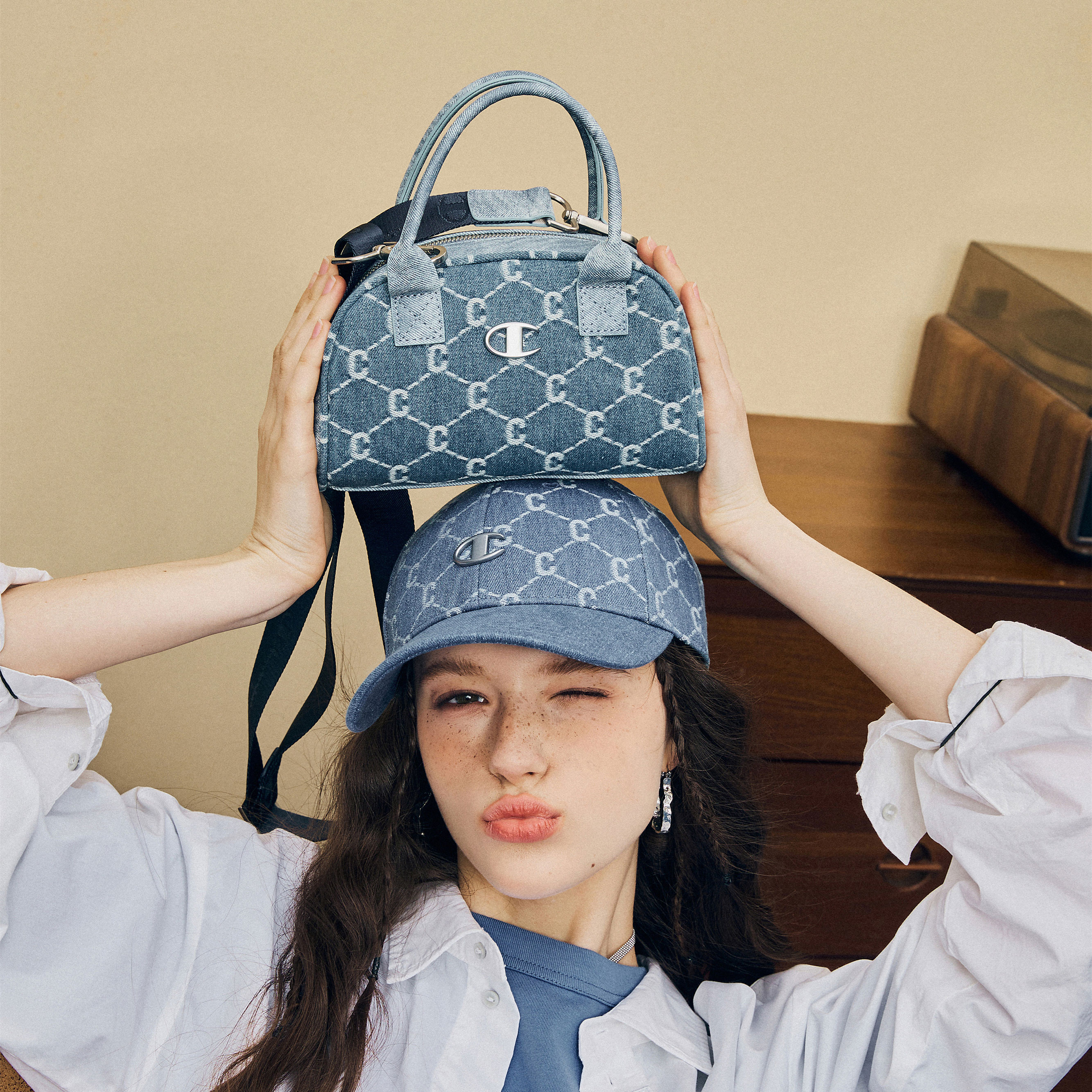 Сумка унисекс Champion U4BACPU27 хаки/синий/черный