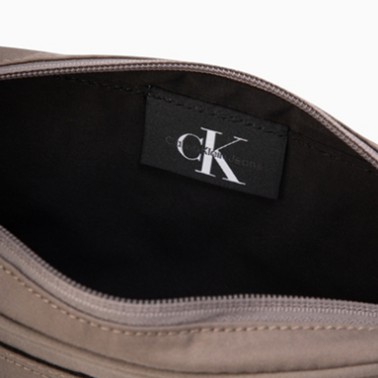 Сумка мужская CALVIN KLEIN HH3820-098 серебристо-серая, One Size EU