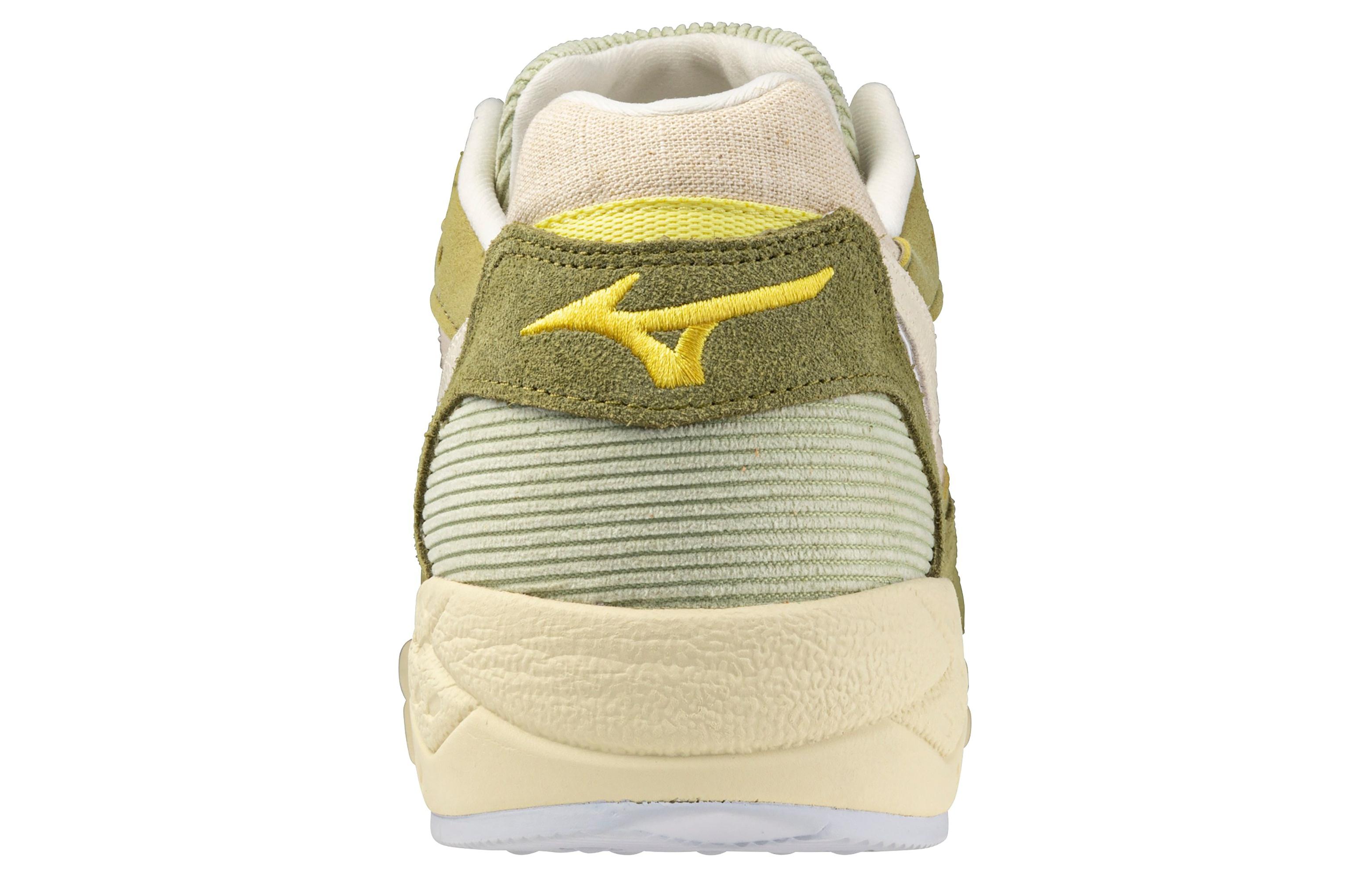 Кроссовки унисекс Mizuno Contender Countryside Pack бежево-зеленые, 39 EU