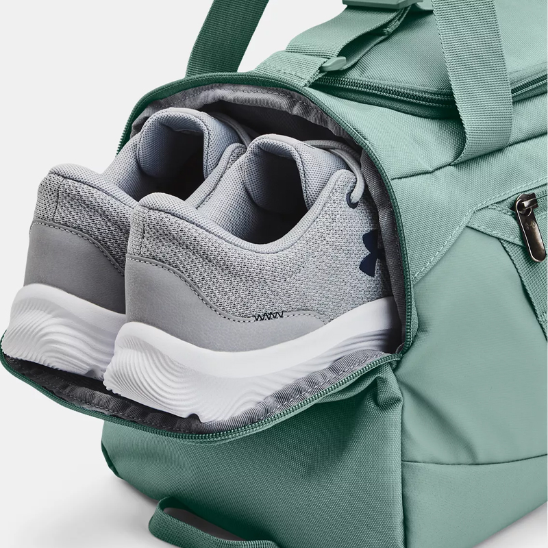 Дорожная сумка унисекс Under Armour 1369221-177 зелёная, XS