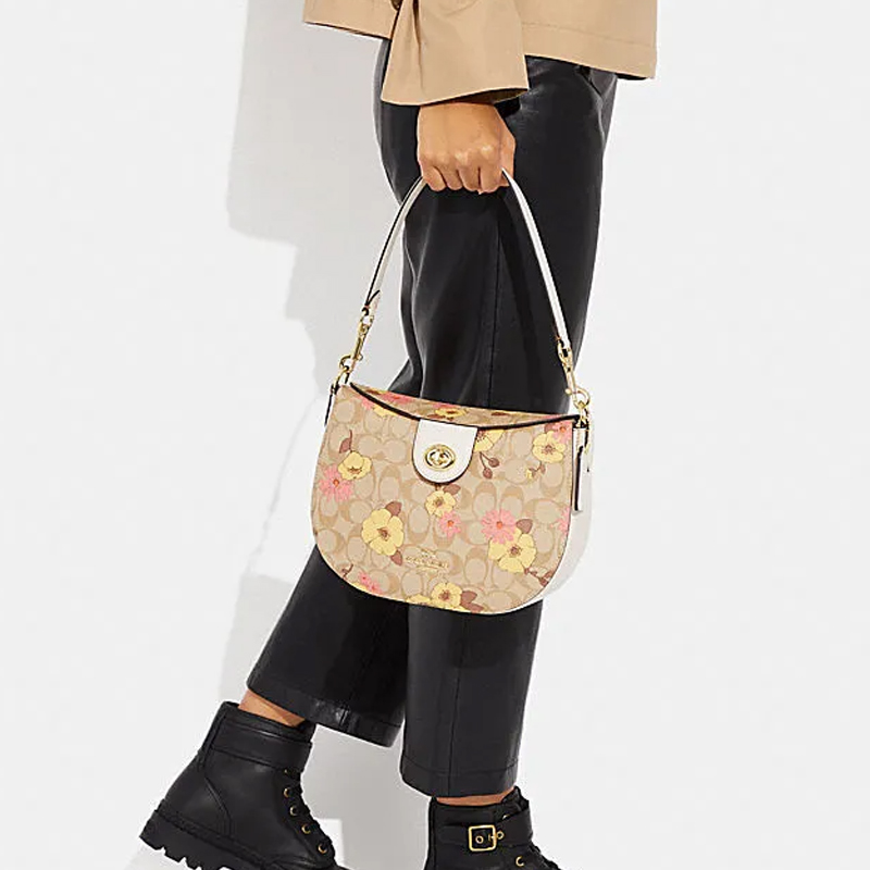 Сумка женская COACH 1364989 хаки среднего размера