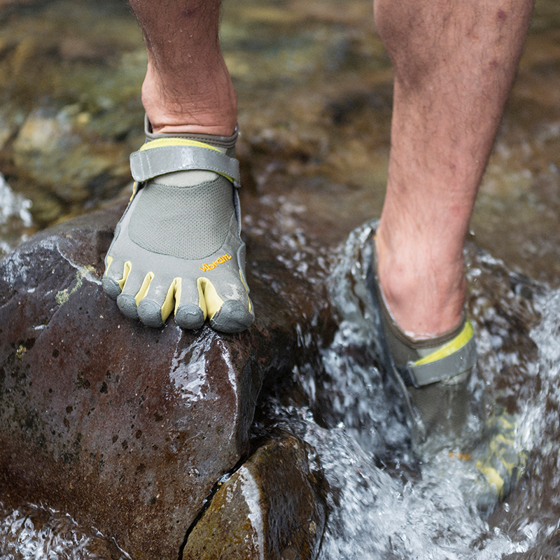 Кроссовки мужские Vibram Five Fingers KSO серые, 41 EU