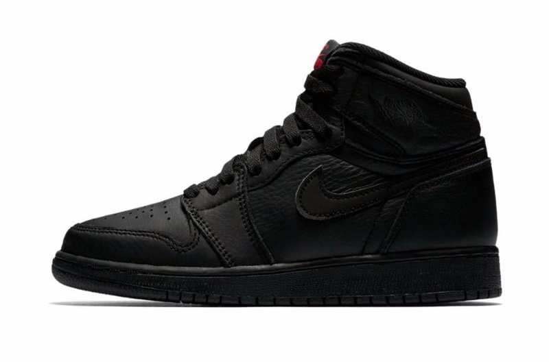 Кроссовки женские JORDAN 1 Retro High OG Essentials черные, 38 EU