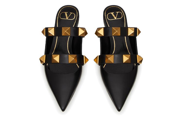 Шлепанцы женские Valentino Garavani Roman Stud черные-золотые, 35.5 EU