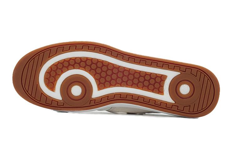 Кроссовки унисекс New Balance 300Series кремовые, 41.5 EU