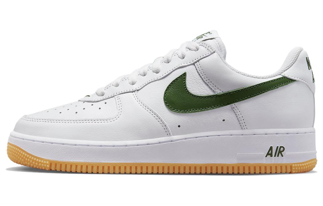 Спортивные кроссовки унисекс Nike Air Force 1 Low Retro QS белые, 37.5 EU